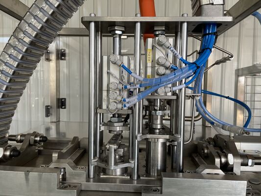 Anpassung eines aseptischen Füllsystems mit PLC-Betriebssystem, das eine sterile Fülllösung für die pharmazeutische und medizinische Industrie bietet