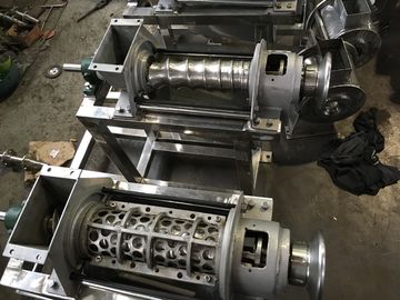 Aufgerüstete Spiral-Kokosmilch-Saftmaschine 2-3T/H SUS304